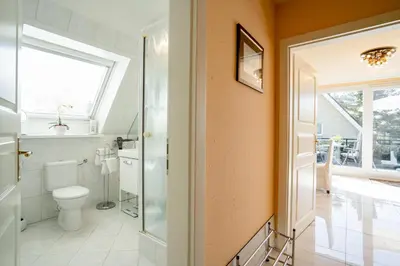 Ein Badezimmer in der Unterkunft Ferienwohnung Birkenallee 55