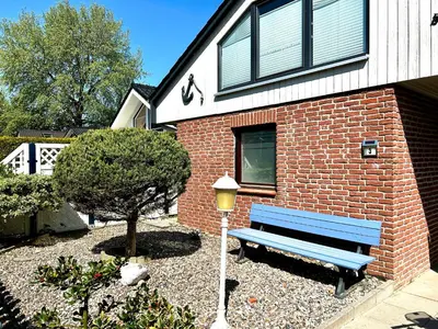 Ein Garten an der Unterkunft Haus Seeblick Ferienhaus Priwall