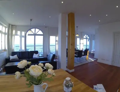Ein Sitzbereich in der Unterkunft Strandhuus - Urlaub aan de Ostsee