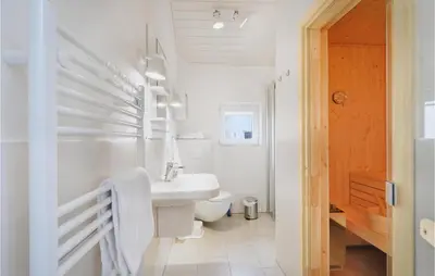 Ein Badezimmer in der Unterkunft Lovely Home In Krems Iiwarderbrück