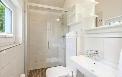 Ein Badezimmer in der Unterkunft Lovely Home In Krems Iiwarderbrück