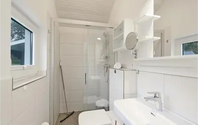 Ein Badezimmer in der Unterkunft Amazing Home In Krems Iiwarderbrück