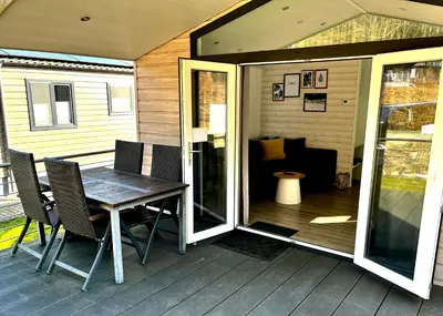 Ein Patio oder anderer Außenbereich in der Unterkunft Beach Chalet- Sauna inklusive Kinder und Hunde Willkommen