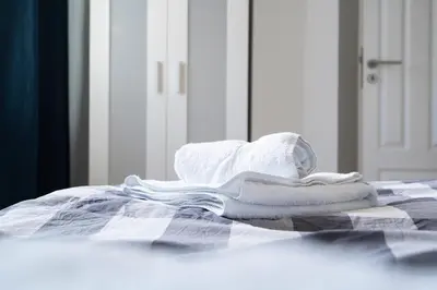 Ein Bett oder Betten in einem Zimmer der Unterkunft Nautic Strandhotel