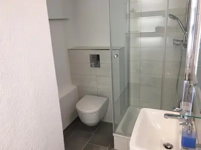 Ein Badezimmer in der Unterkunft zentral gelegenes Ferienzimmer Möllner Seestrasse