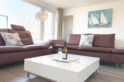 Ein Sitzbereich in der Unterkunft Ferienwohnung Zweimaster