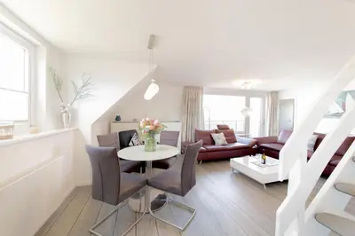 Ein Sitzbereich in der Unterkunft Ferienwohnung Zweimaster