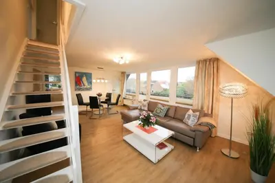 Ein Sitzbereich in der Unterkunft Ferienwohnung Dreimaster