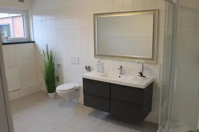 Ein Badezimmer in der Unterkunft Dünenhaus Wohnung11