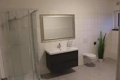 Ein Badezimmer in der Unterkunft Dünenhaus Wohnung 6