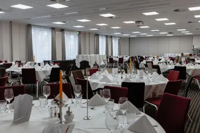 Ein Restaurant oder anderes Speiselokal in der Unterkunft Holiday Inn Lübeck by IHG