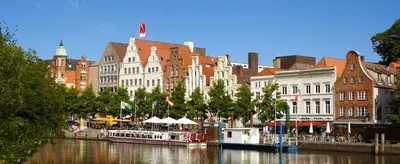 Blick auf einen Fluss in der Nähe des Hotels