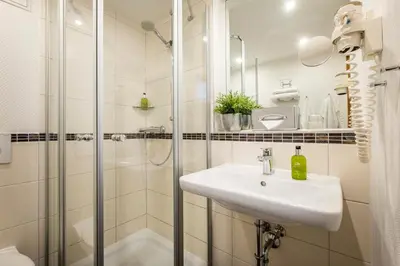 Ein Badezimmer in der Unterkunft Hotel Jensen