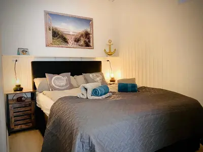 Ein Bett oder Betten in einem Zimmer der Unterkunft FeWo STRANDGUT- Familien - Hunde - strandnah - eigene Terrasse - Sauna & Wellness