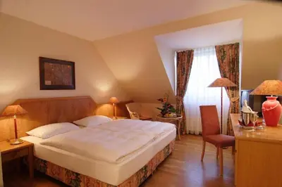 Ein Bett oder Betten in einem Zimmer der Unterkunft Hotel Lübecker Hof