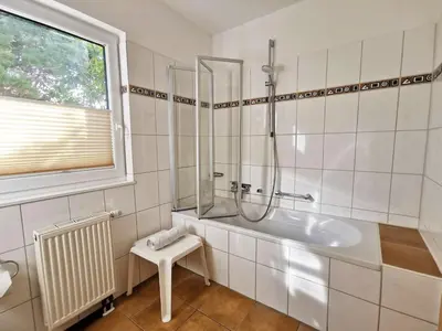 Ein Badezimmer in der Unterkunft (STR132a) Haus Maren am Meer
