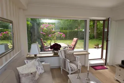 Ein Garten an der Unterkunft Timmendorf - Strandnah