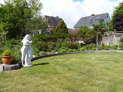 Ein Garten an der Unterkunft Ferienwohnung GOMO