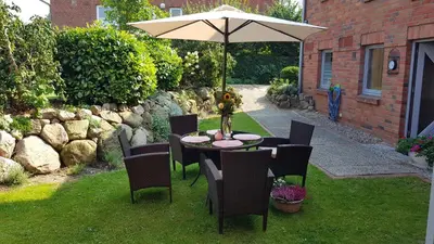 Ein Garten an der Unterkunft Kleine Auszeit