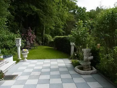 Ein Garten an der Unterkunft 1-Zimmer Apartment