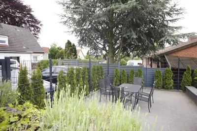 Ein Garten an der Unterkunft Ferienhaus Meerplatz - bis 10 Personen