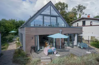 Das Gebäude in dem sich das Ferienhaus befindet
