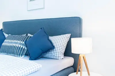 Ein Sitzbereich in der Unterkunft Ferienwohnung Strandallee 18