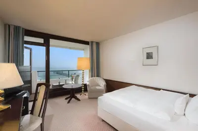Ein Bett oder Betten in einem Zimmer der Unterkunft Maritim Seehotel Timmendorfer Strand