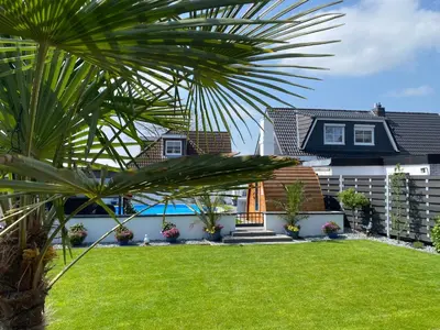 Der Swimmingpool an oder in der Nähe von Luxuriöses Ferienhaus Anita mit Pool, Whirlpool und Sauna nahe Timmendorfer Strand, Travemünde und Lübeck