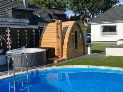 Der Swimmingpool an oder in der Nähe von Luxuriöses Ferienhaus Anita mit Pool, Whirlpool und Sauna nahe Timmendorfer Strand, Travemünde und Lübeck
