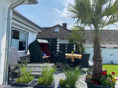 Ein Garten an der Unterkunft Luxuriöses Ferienhaus Anita mit Pool, Whirlpool und Sauna nahe Timmendorfer Strand, Travemünde und Lübeck