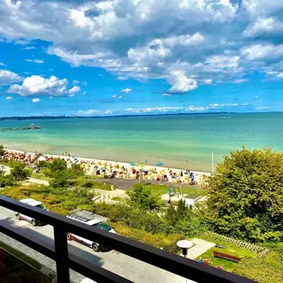 Studio mit Panorama-Meerblick und direkter Strandlage in Scharbeutz