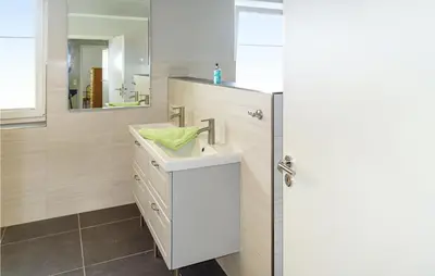 Ein Badezimmer in der Unterkunft Beautiful Home In Groß Schwansee