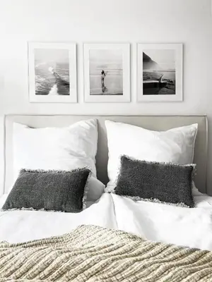 Ein Bett oder Betten in einem Zimmer der Unterkunft Seaside Rooms - Zentrales Design-Apartment mit Balkon & Parkplatz - 2 Minuten zum Strand