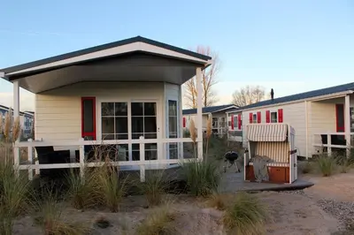 Das Gebäude in dem sich das Ferienhaus befindet