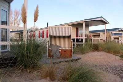 Das Gebäude in dem sich das Ferienhaus befindet