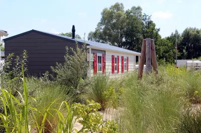 Ein Garten an der Unterkunft Pier98 25