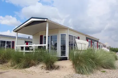 Das Gebäude in dem sich das Ferienhaus befindet