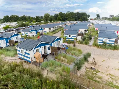 Das Gebäude in dem sich das Ferienhaus befindet