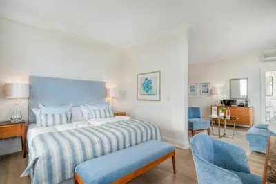 Ein Bett oder Betten in einem Zimmer der Unterkunft Grand Hotel Seeschlösschen Sea Retreat & SPA