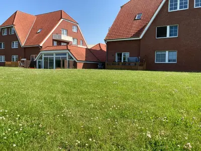 Ein Garten an der Unterkunft Die Ostseeperle mit Pool 2