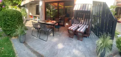 Ein Garten an der Unterkunft Ferienwohnung Gorch-Fock Scharbeutz