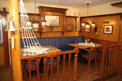 Ein Restaurant oder anderes Speiselokal in der Unterkunft Hof Sierksdorf