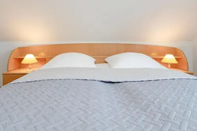 Ein Bett oder Betten in einem Zimmer der Unterkunft Fahrenkrug Nordlicht