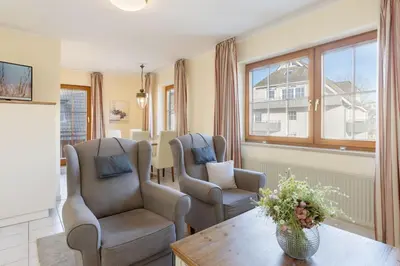 Ein Sitzbereich in der Unterkunft Haus am Kurpark Scharbeutz Wohnung 5