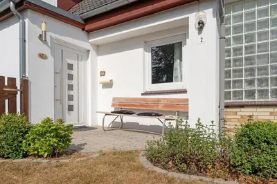 Das Gebäude in dem sich das Ferienhaus befindet