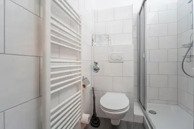 Ein Badezimmer in der Unterkunft Badeweg 4 Haus Bullerbü- App 6