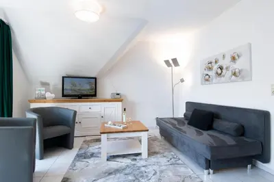 Ein Sitzbereich in der Unterkunft Alte Bergstraße 6 Flundernest