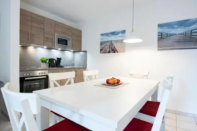 Küche/Küchenzeile in der Unterkunft Haus am Kurpark Scharbeutz Wohnung 10