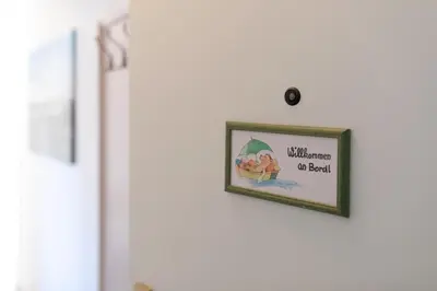 Ein Zertifikat, Auszeichnung, Logo oder anderes Dokument, das in der Unterkunft Haus am Kurpark Scharbeutz Wohnung 8 ausgestellt ist